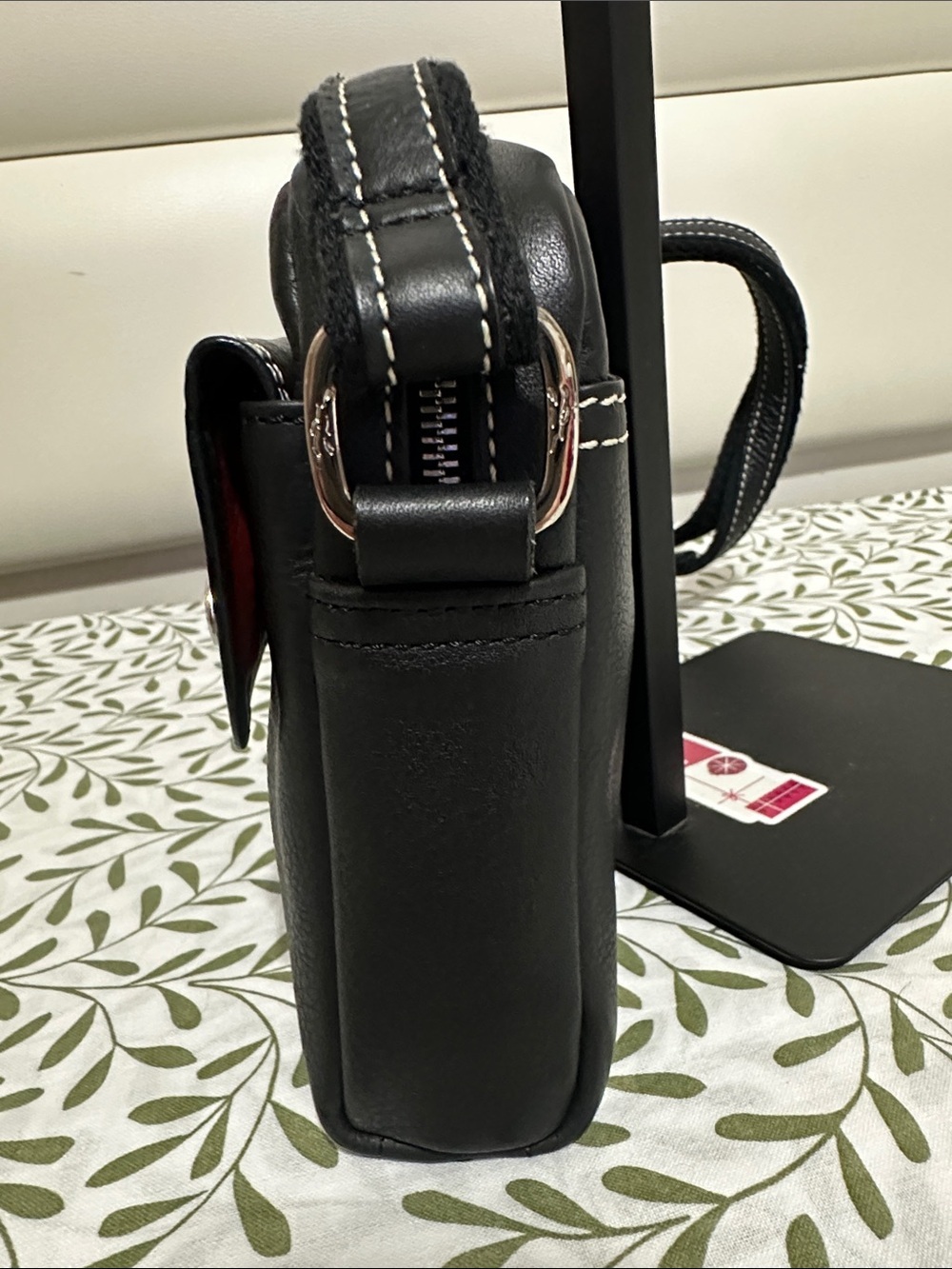 Longchamp Black Leather Shoulder Bag with Contrast Stitching - Picture 6 of 15